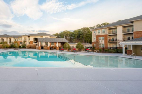 Viagem Premium 2BR with Workspace, Balcony and Gym